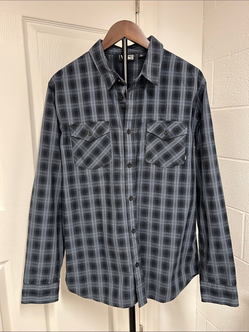 Vans Men's Black and Gray Plaid Long-Sleeve Button-Down Shirt